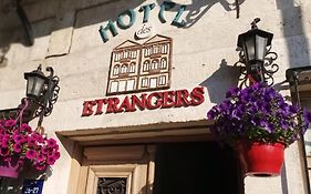 Des Etrangers - Special Category Çanakkale